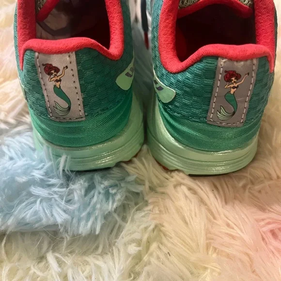 2016 RunDisney Ariel New Balance sneakers - Picture 3 of 4